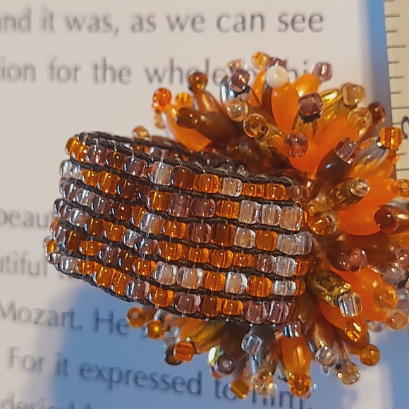 Strechy One Size Fits All Beaded Cluster Star Floral Ring in Orange and Brown - Picture 6 of 16